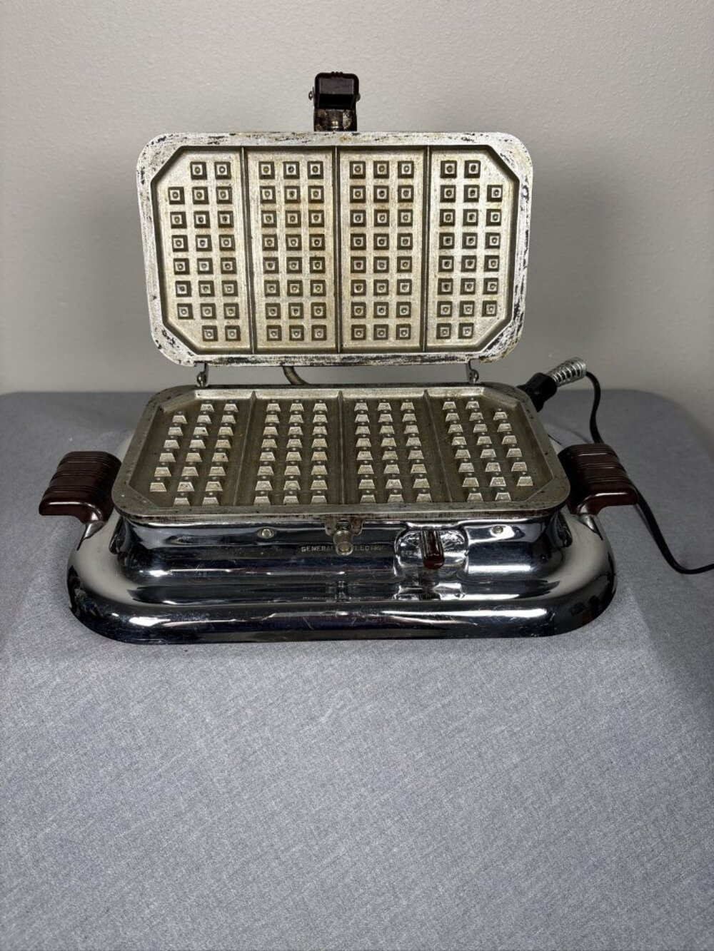 Vintage General Electric GE Automatic Chrome Grill Waffle Baker Iron